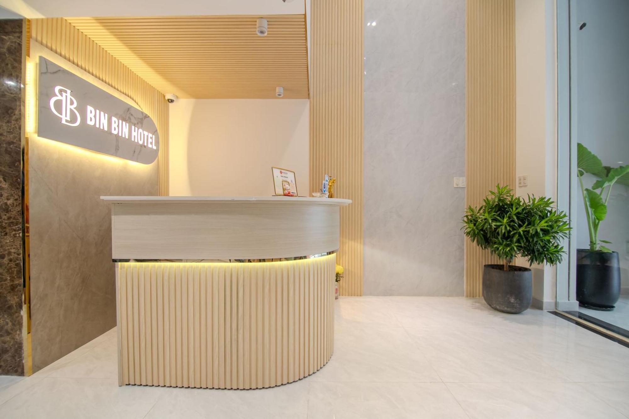 Bin Bin Hotel 6 - Near Secc D7 Cidade de Ho Chi Minh Exterior foto